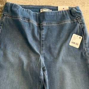 Free people stretch jeans. Brand new - tag still on. Size Small
